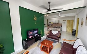 Peaceful Pines 4 Rooms Full Ac & Netflix By Ezyroom Melaka