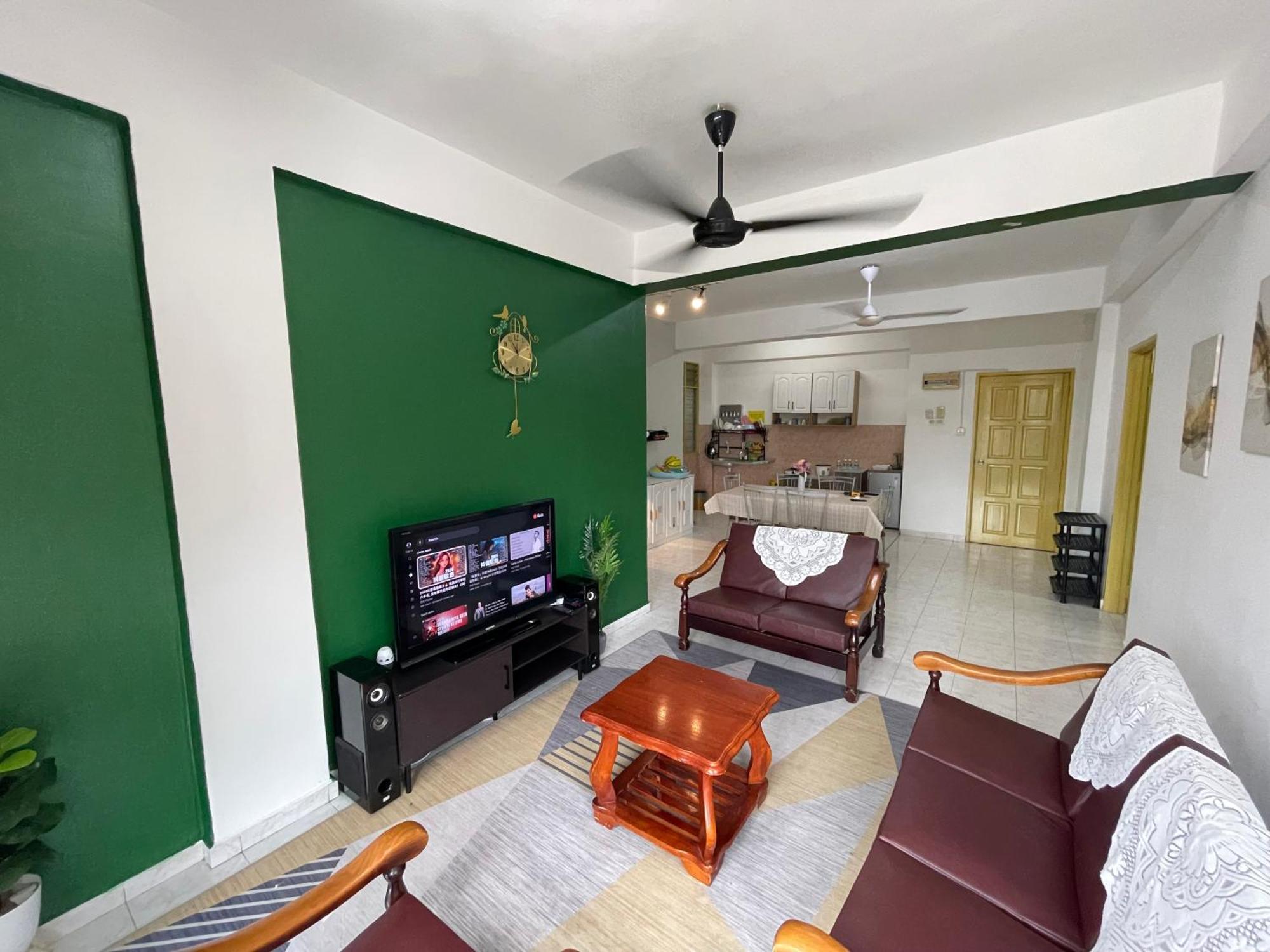 Peaceful Pines 4 Rooms Full Ac & Netflix By Ezyroom Melaka Ayer Keroh Luaran gambar